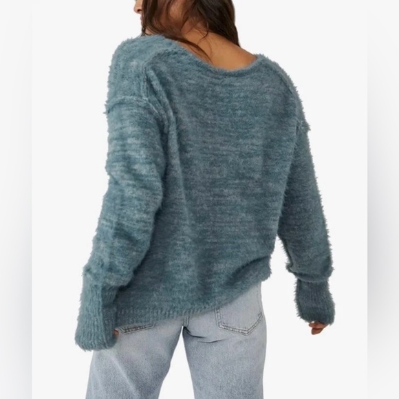 FREE PEOPLE Serendipity V Neck Fuzzy Sweater Size Small‎ - Picture 2 of 11
